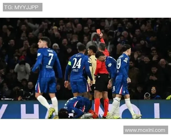 世界杯激战巴黎圣日耳曼与巴萨平局红牌事件引发全场热议与争议