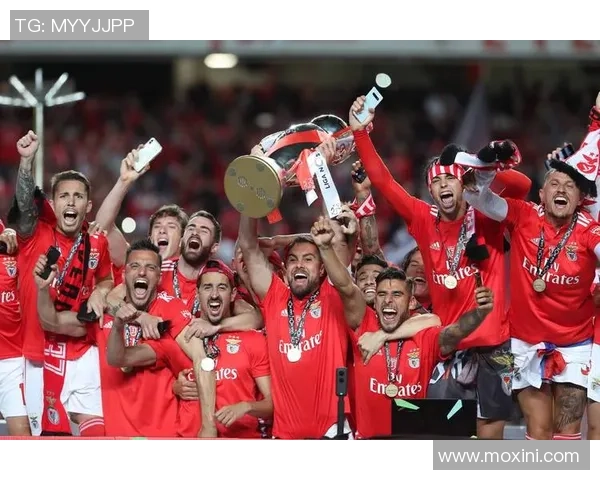 意甲激战曼联逆转本菲卡全场沸腾赛后分析引发热议