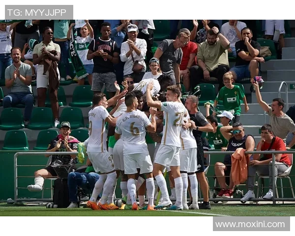 西甲激战马竞大胜曼联神奇扑救点燃全场热情与转会传闻